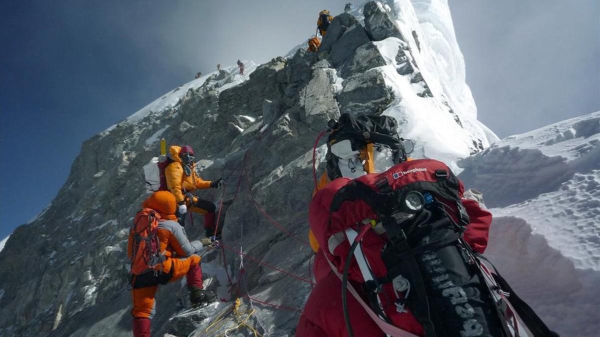 Desde que se inició la temporada más de 500 alpinistas han pedido permisos para escalar el Everest