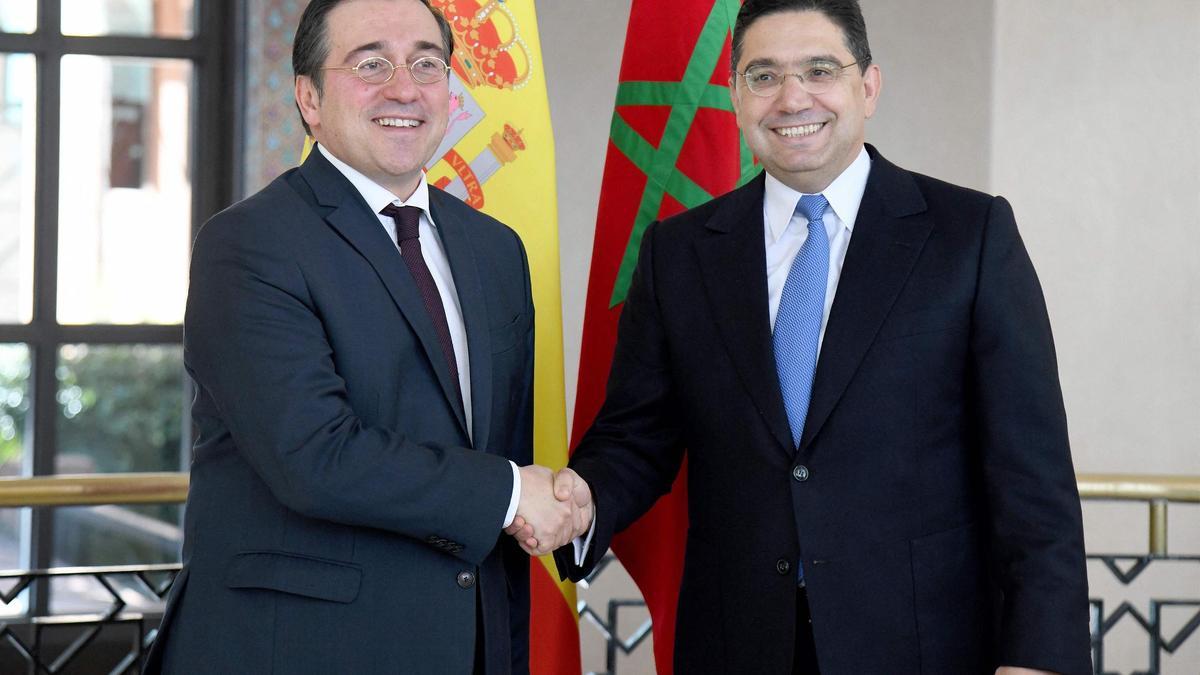 El ministro de Exteriores, José Manuel Albares, con su homólogo marroquí, Nasser Bourita.