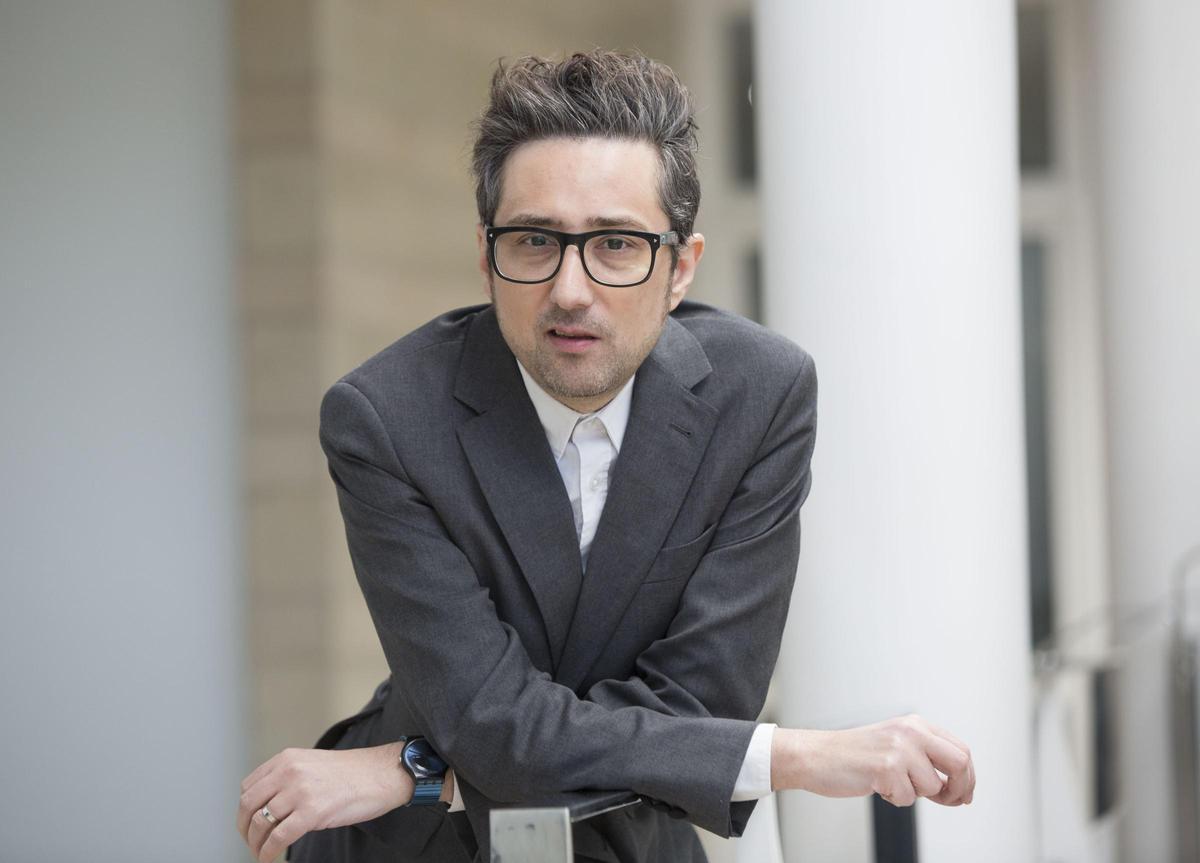 El escritor Patricio Pron, autor del libro 'En todo hay una grieta y por ella entra la luz'.