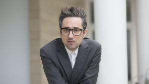 El escritor Patricio Pron, autor del libro En todo hay una grieta y por ella entra la luz.