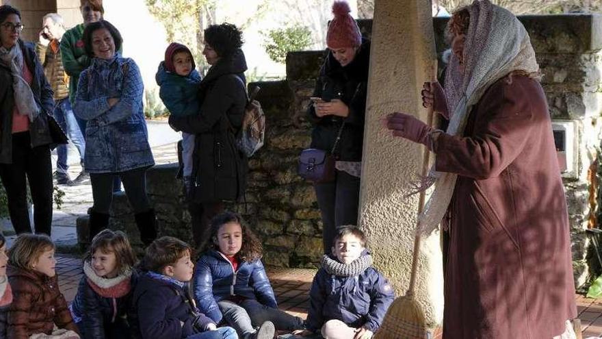 La bruja Befana, ayer, en el Jardín Botánico.