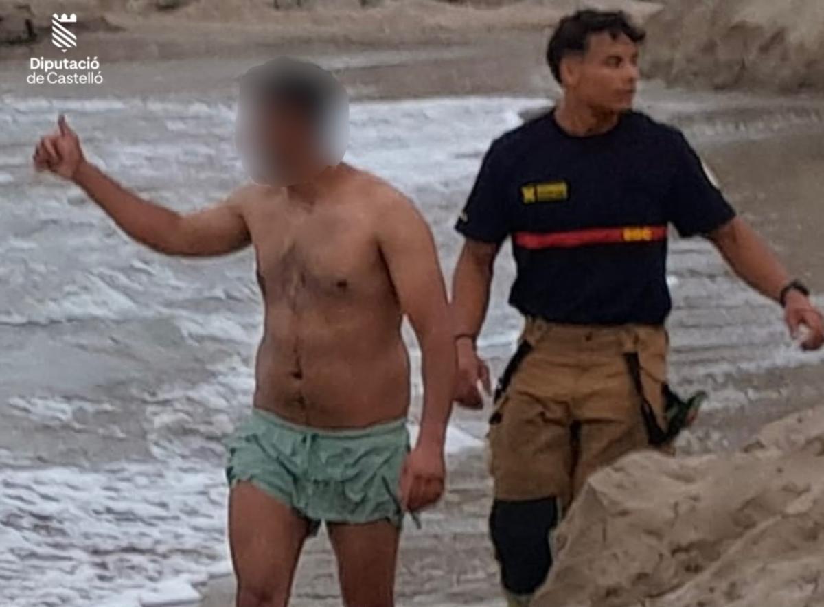 Imagen del rescate de este domingo en Orpesa.