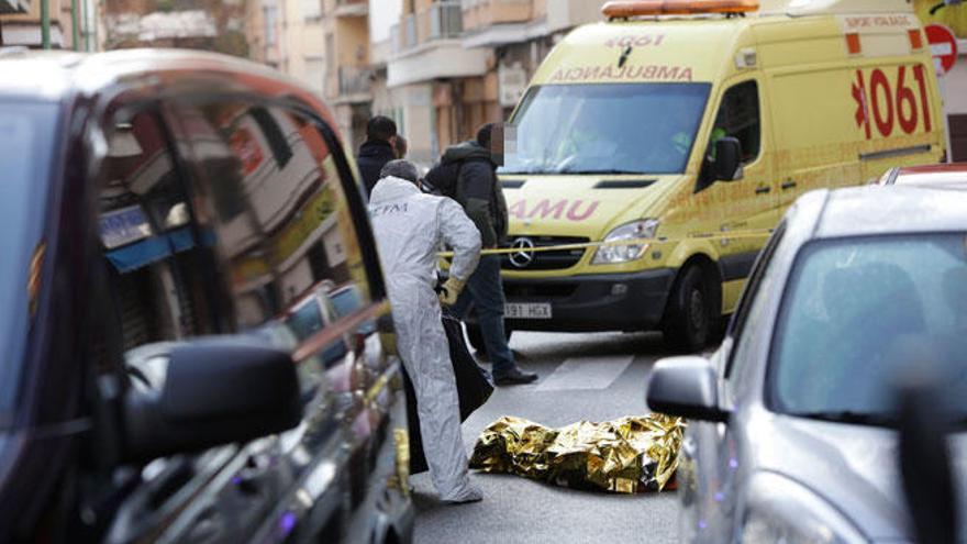 Investigan la muerte de un hombre cuyo cadáver ha sido hallado en la calle en Palma