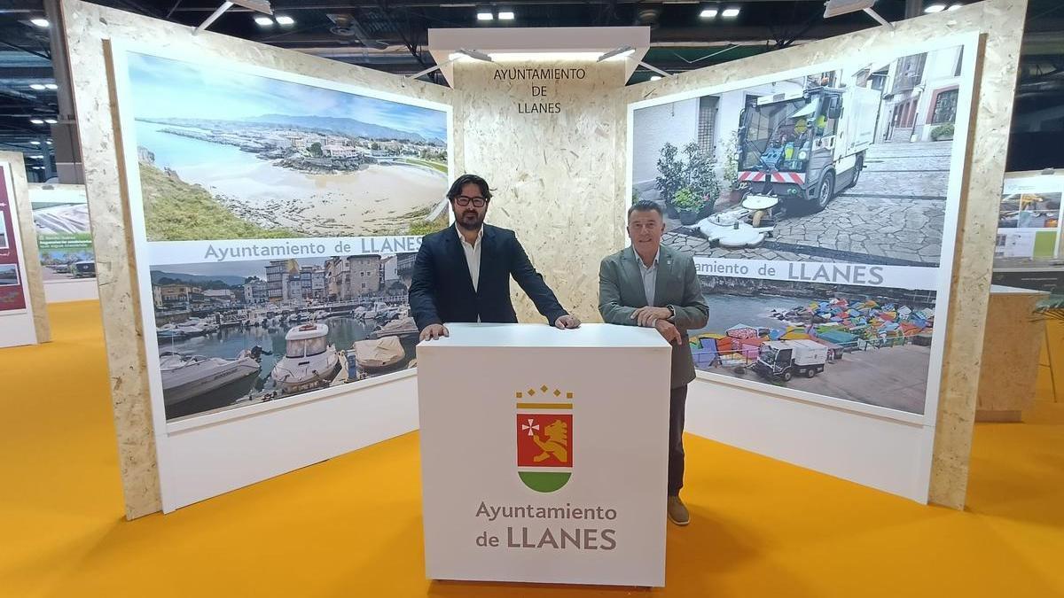 Enrique Riestra –izquierda– y Juan Carlos Armas, en la Feria Internacional de Urbanismo y Medio Ambiente, en Madrid.