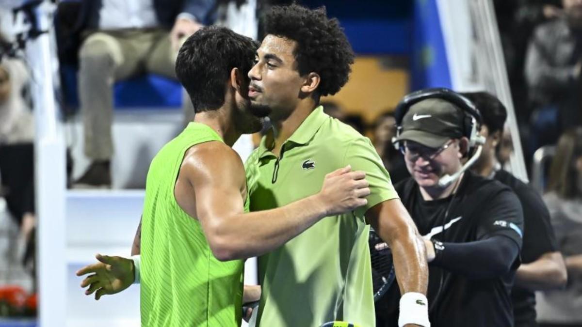 Carlos Álcaraz consigue su primer triunfo en Doha contra Rinderknech