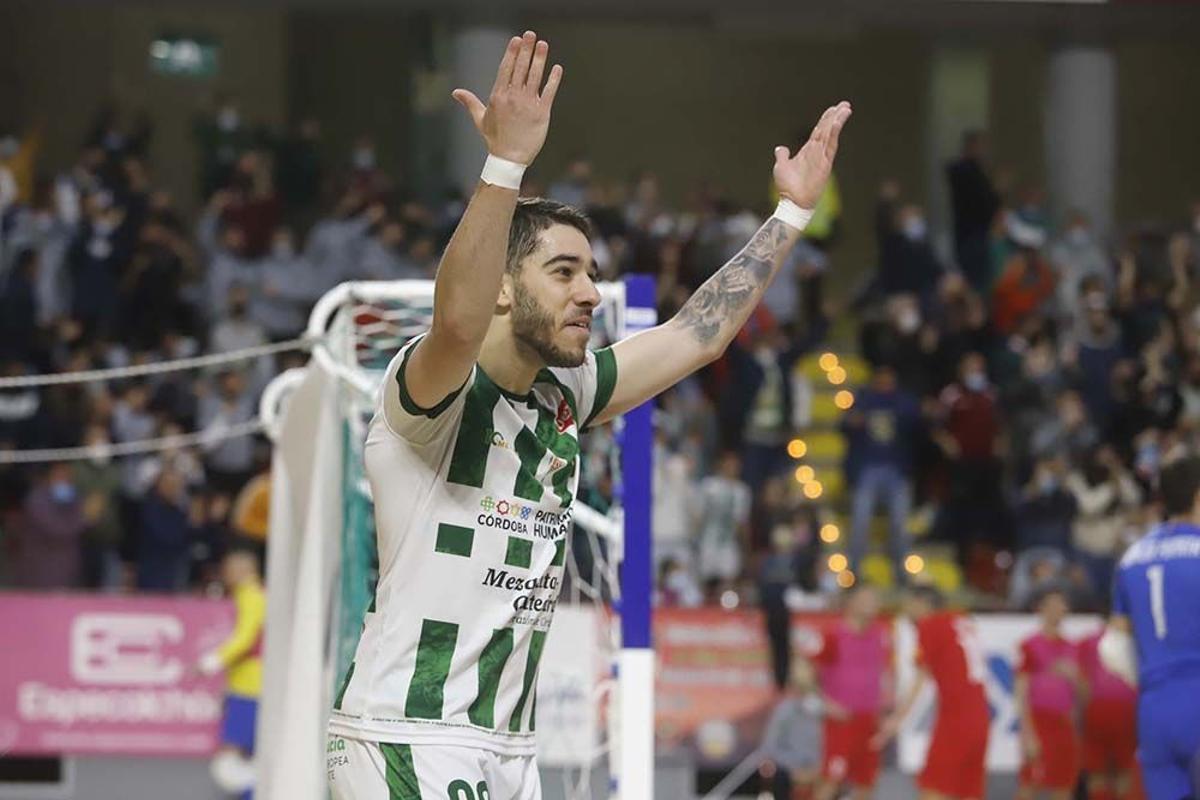 Lucas Perin celebra un gol ante el Santa Coloma en Vista Alegre.