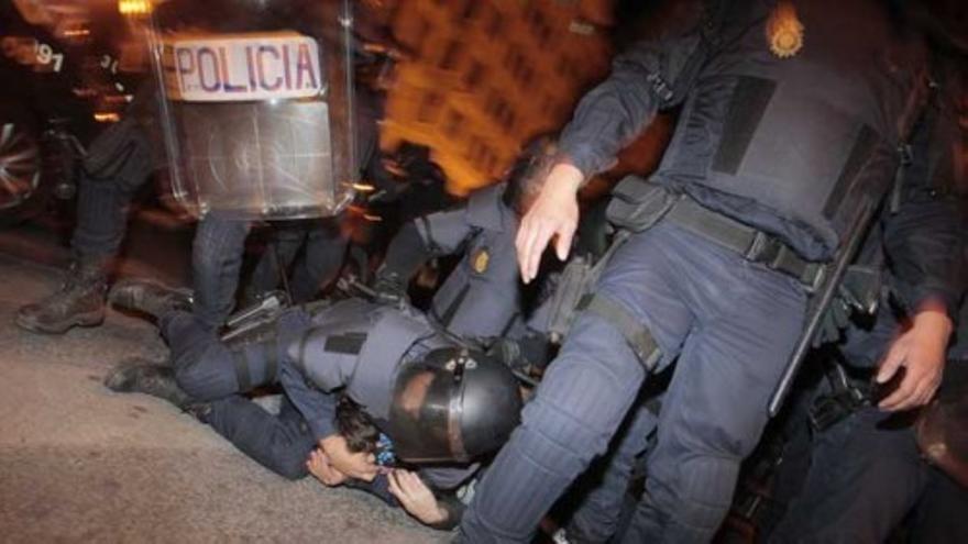 Violentos enfrentamientos con la policía en Valencia