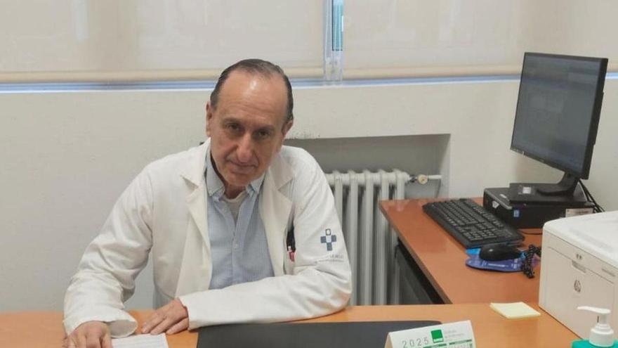 Eduardo Arnáez, en su último día de trabajo. | LNE