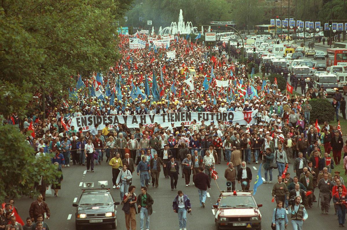 Multitudinaria llegada de la Marcha de Hierro a Madrid.