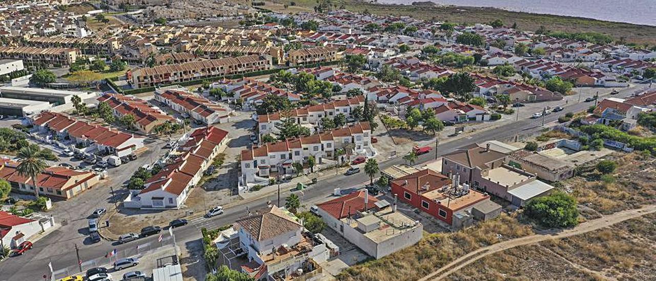 Vista aérea de viviendas en Torrevieja.