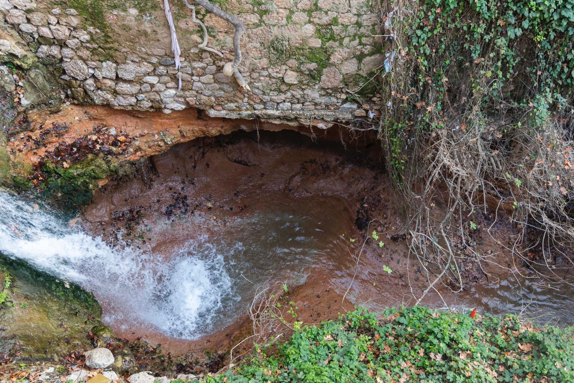 Desalojan la sede de la Policía Local y los Servicios Sociales en Buñol por daños en la cimentación tras la dana