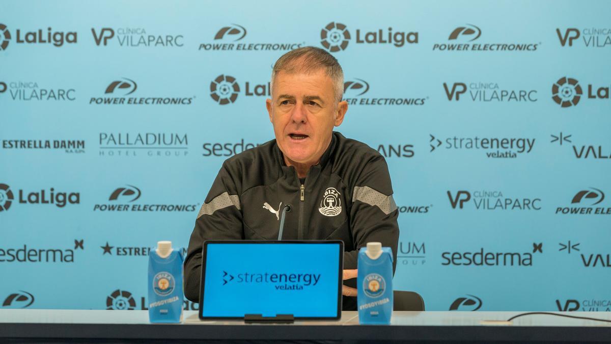 Lucas Alcaraz en sala de prensa