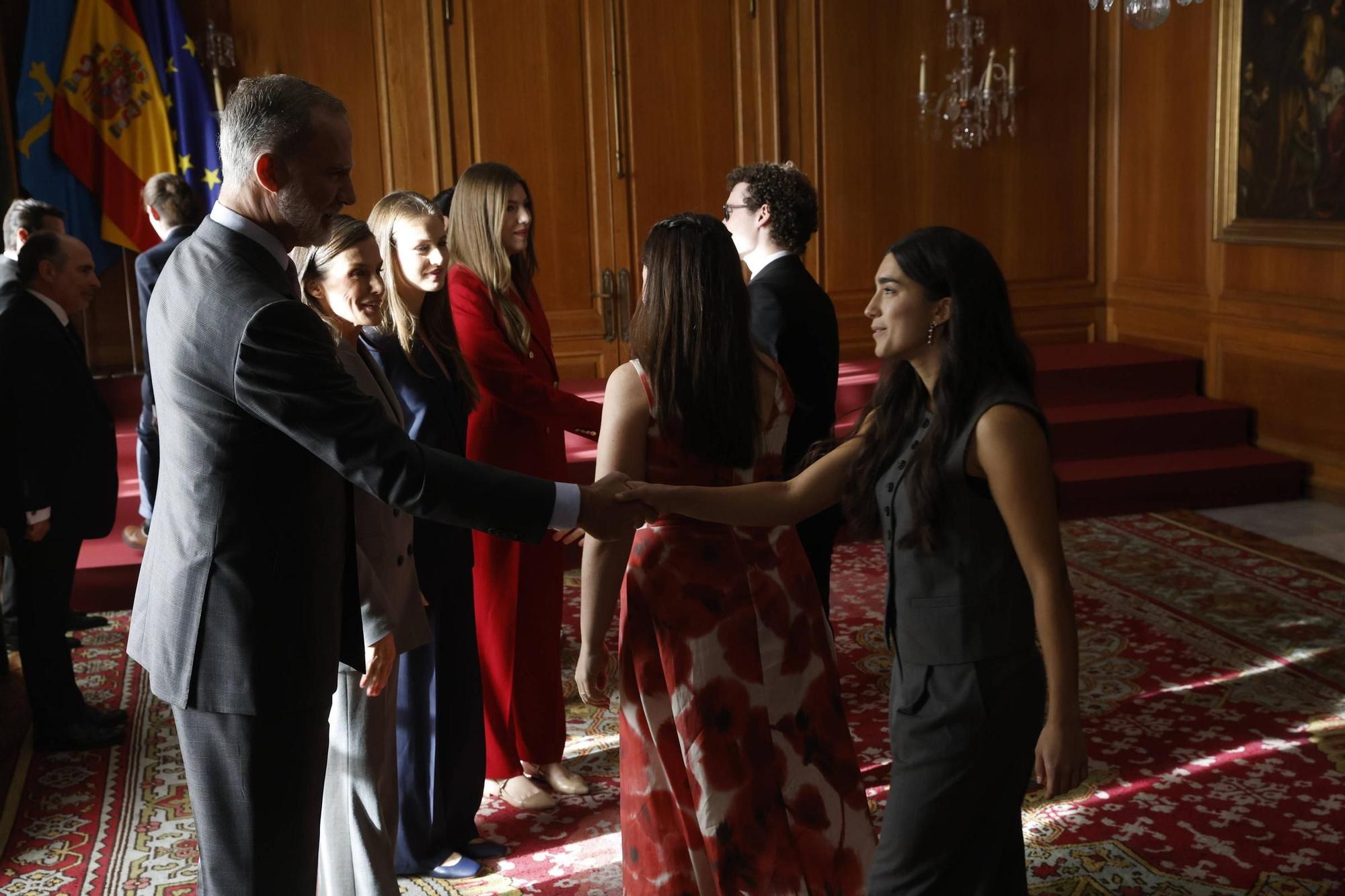 EN IMÁGENES: Así ha sido el encuentro de la Familia Real con  Premios Fin de Grado 2024 de la Universidad de Oviedo