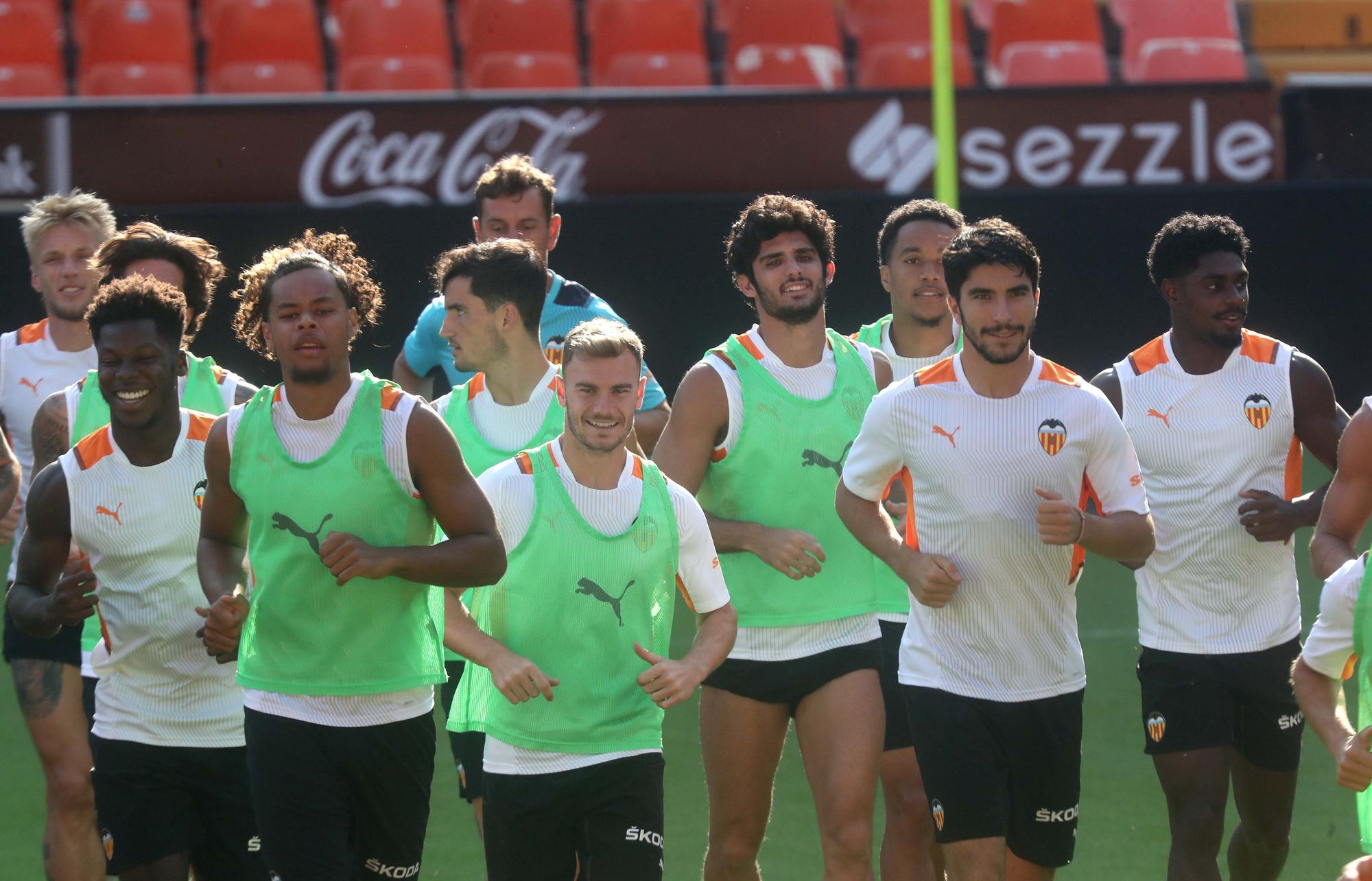 El Valencia CF prepara el partido frente al Real Madrid en Mestalla