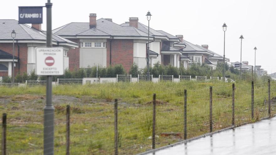 Terrenos y viviendas en la urbanización de Los Balagares.