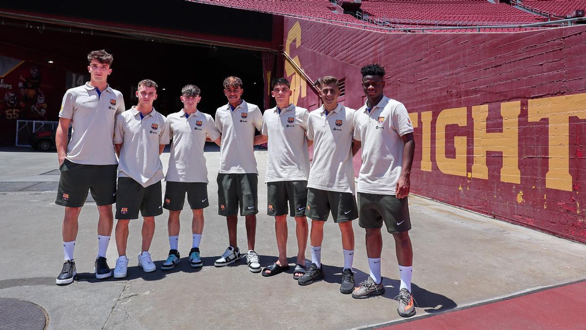 El Barça entrena en Los Ángeles con los siete canteranos