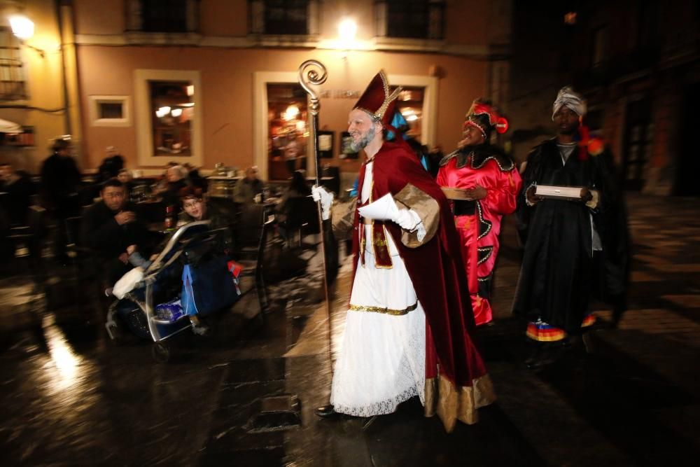 San Nicolás en la plaza de Carlos Lobo de Avilés