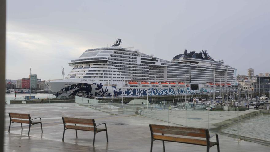 Llega el ‘Euribia’, primer crucero a gas licuado en A Coruña