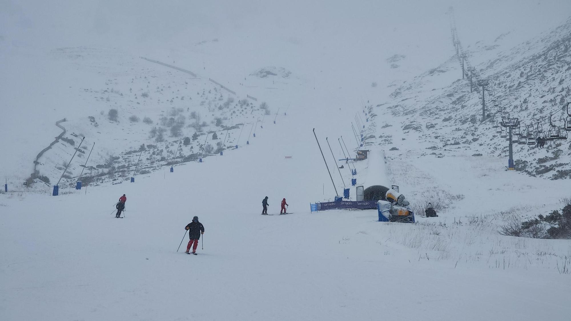 En imágenes: Así fue el estreno de la temporada en Fuentes de Invierno y San Isidro