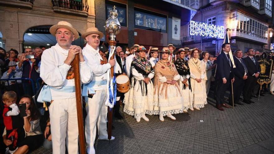 La agrupación Duos Pontes interpretó la danza gremial de cintas. | // G.S. 