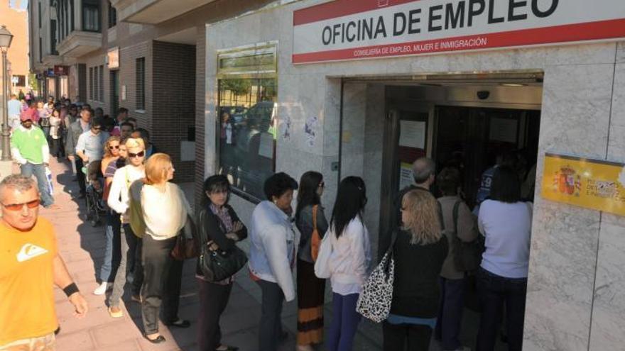 El número de desempleados baja en 6.262 personas en 2018 en la Región