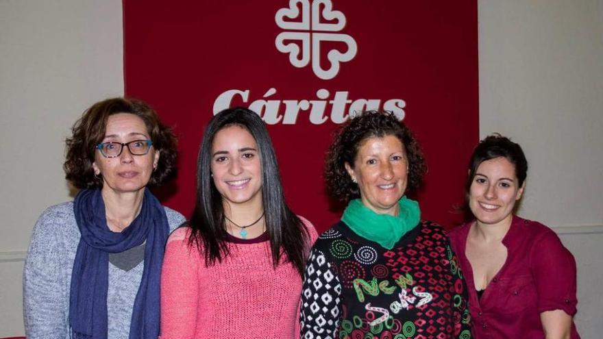Por la izquierda, Eva Failde, Sara Conde, Marisol González y María Arias, en la sede de Cáritas Asturias, en Oviedo.