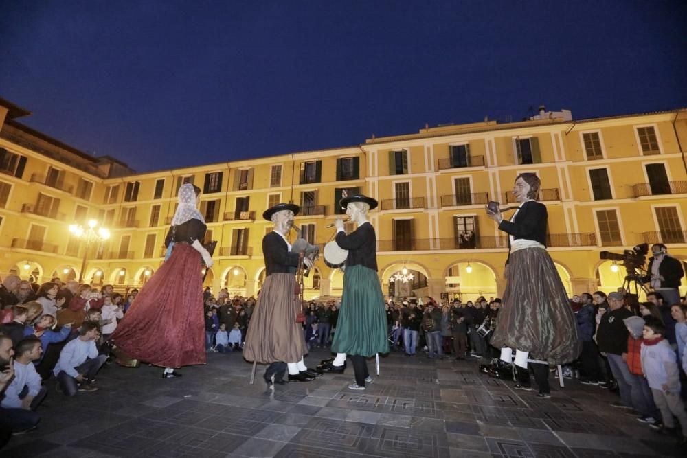 La Revetla con el encendido de los 'foguerons'