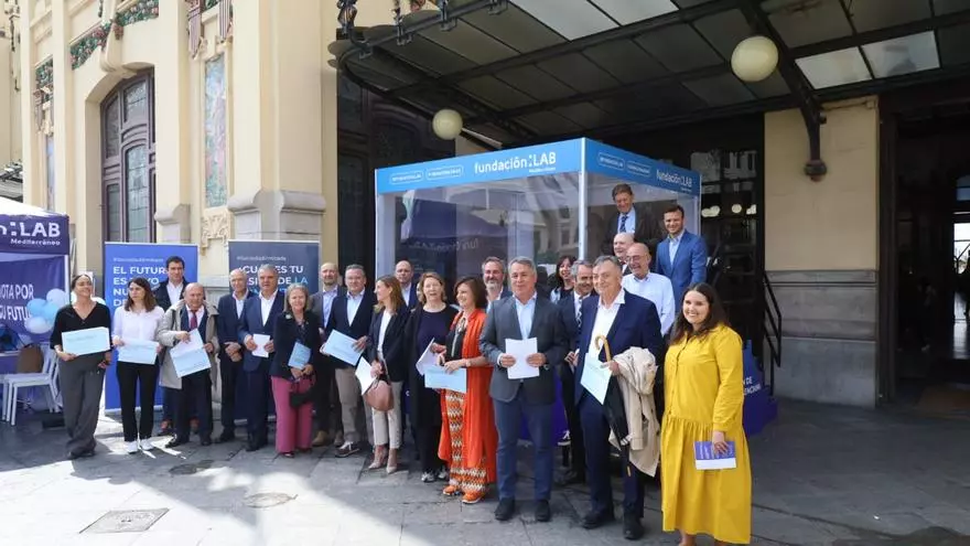 Se instala una gran urna en la estación del Norte para votar la visión del futuro