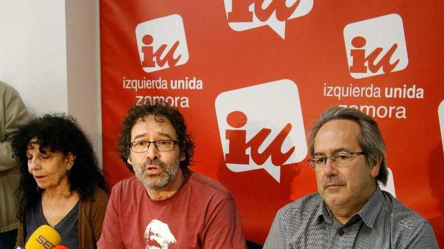 Rivera, Viñas y Guarido presentan la revista número 100.