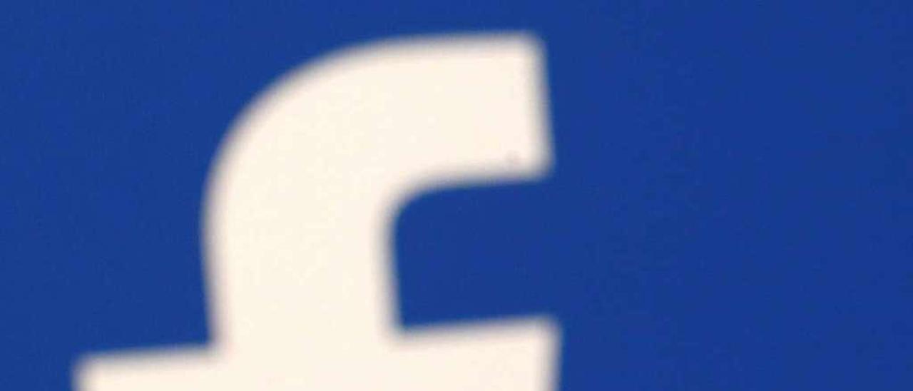 El logotipo de Facebook y un &quot;minero de datos&quot;.