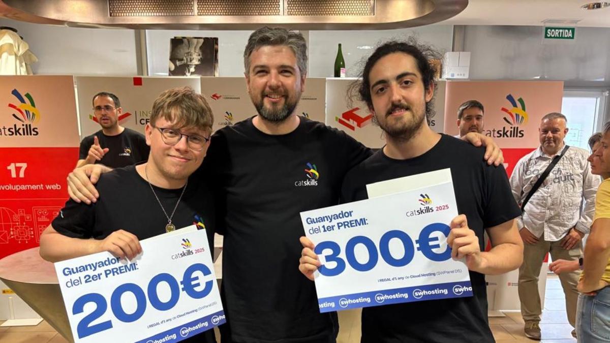 El representant del Cendrassos, a la dreta, després de guanyar en l'àmbit de Catalunya.