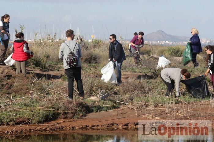 SOS Mar Menor retira dos toneladas de basura