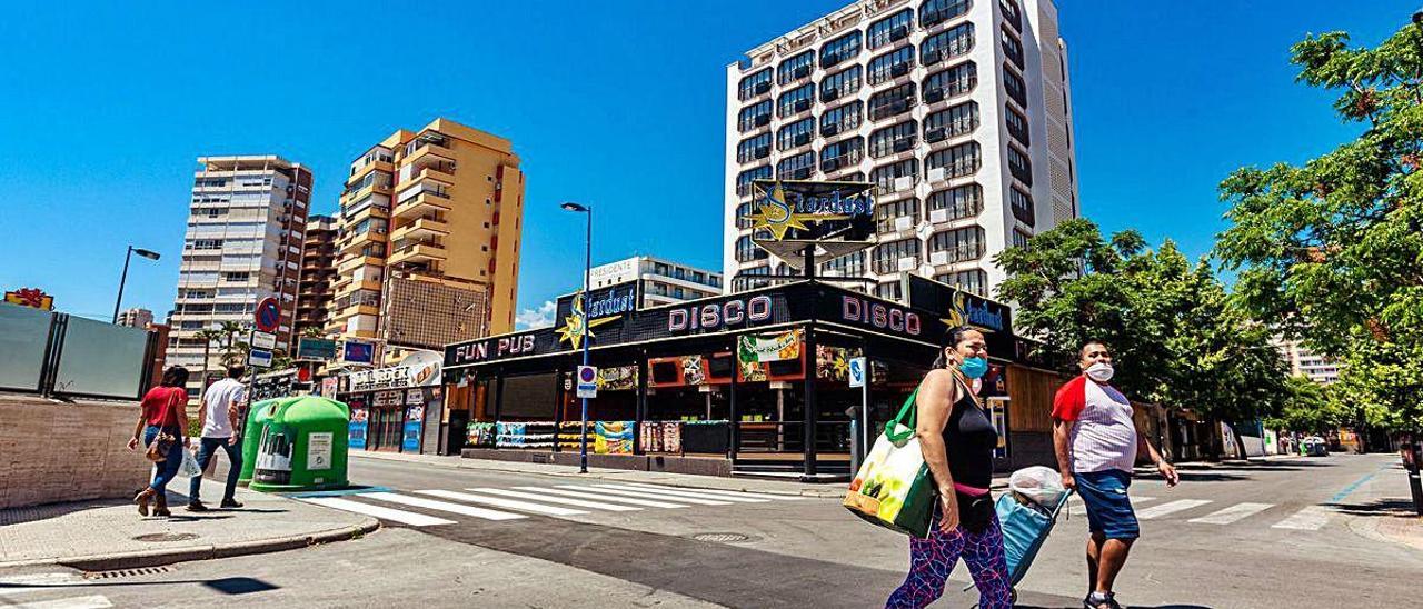 Bares cerrados en la conocida como «zona guiri» de Benidorm.