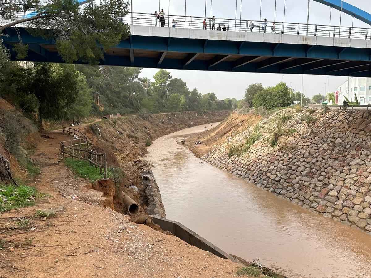 Puente por encima del barranco en Torrent.
