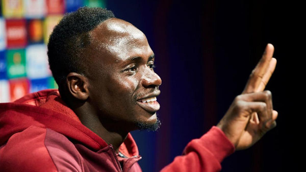 Mané: "Disfrutaba mucho viendo jugar a Ronaldinho en el Camp Nou, siempre será mi héroe"