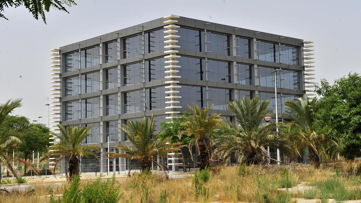 El Campus Tecnólogico del Parque empresarial tiene un edificio concluido y el otro, a medias, como se observa en esta imagen de archivo