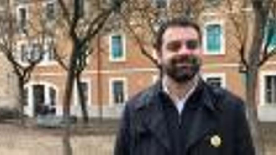 El candidat d&#039;ERC Girona, Quim Ayats, a l&#039;Institut Narcís Xifra.