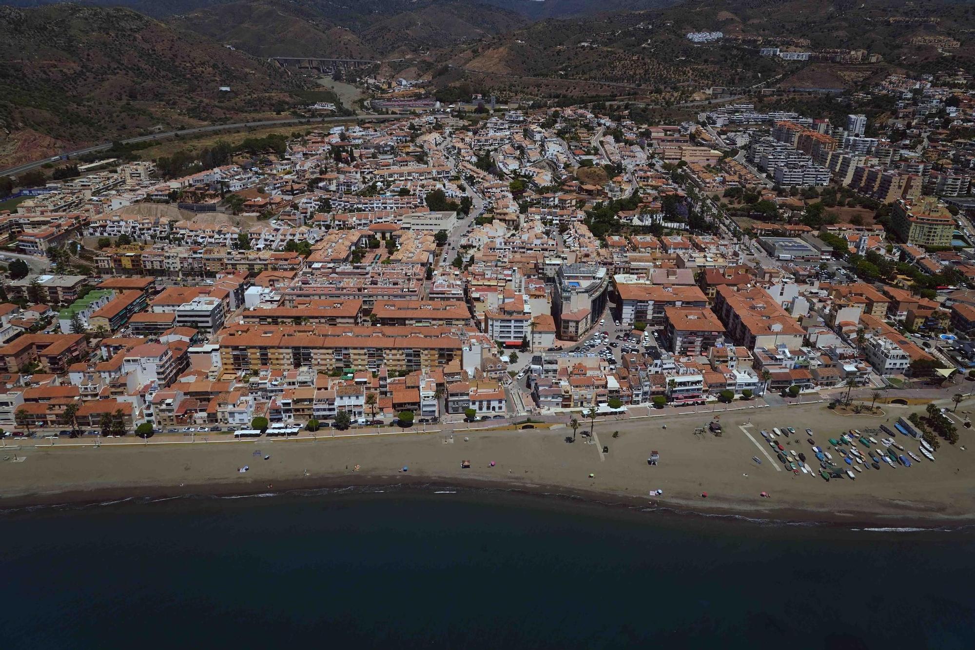 Playa y casco urbano La Cala del Moral, de Rincón de la Victoria