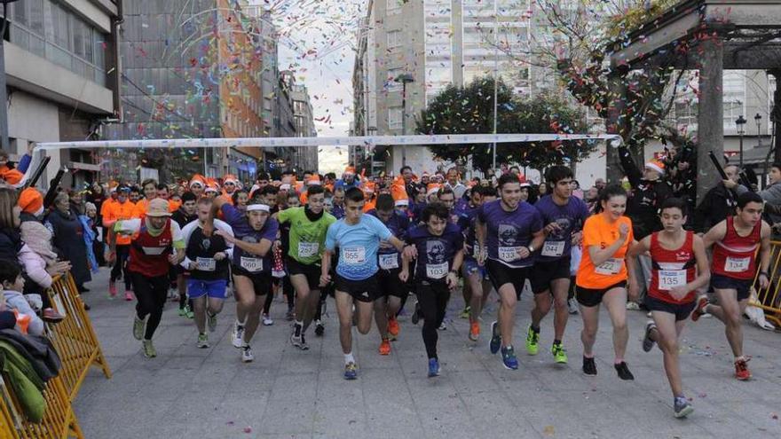 Imagen de la salida de la carrera central en las inmediaciones del consistorio. // Bernabé/Javier Lalín