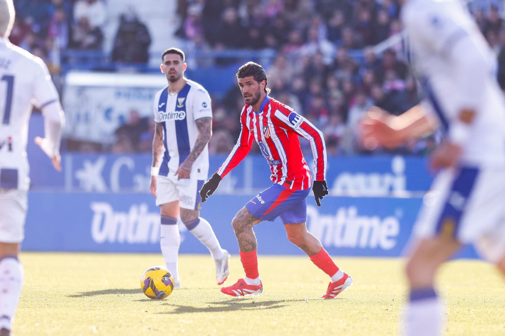 Rodrigo De Paul of Atletico de Madrid in action during the Spanish League, LaLiga EA Sports, football match played between CD Leganes and Atletico de Madrid at Butarque stadium on January 18, 2025, in Leganes, Madrid, Spain. AFP7 18/01/2025 ONLY FOR USE IN SPAIN. Dennis Agyeman / AFP7 / Europa Press;2025;SPAIN;SPORT;ZSPORT;SOCCER;ZSOCCER;CD Leganes v Atletico de Madrid - LaLiga EA Sports;