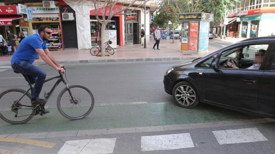 Ciclistas y patinadores reclaman su espacio en las calles de Cartagena