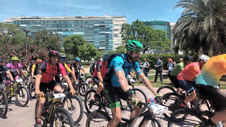 València da la salida al pelotón de la Mitic Bike