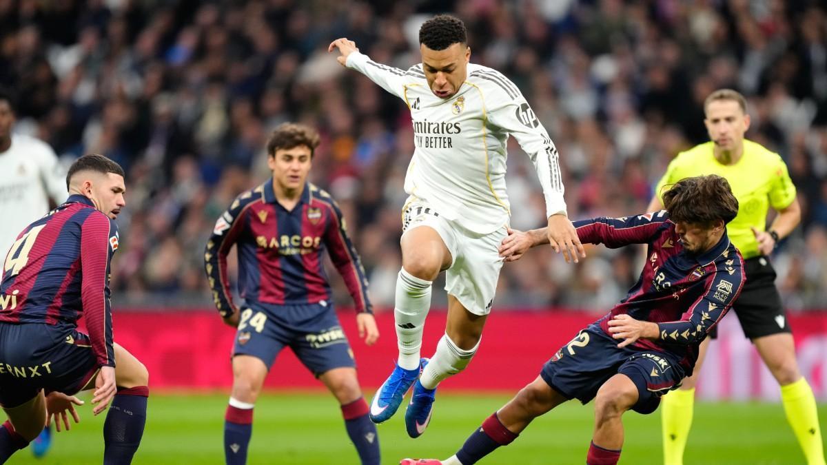 Kylian Mbappe ante el Levante