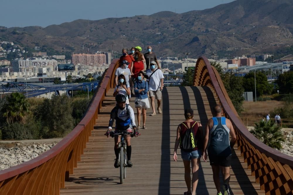 Inauguración de la pasarela peatonal sobre el río Guadalhorce, en Málaga.