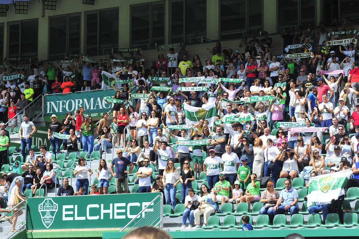 El Elche Femenino celebra su ascenso a Segunda RFEF jugando en el ...