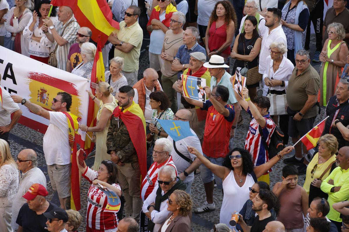 En imágenes: así fue la masiva manifestación en Gijón de apoyo a Ceuta en la plaza Mayor