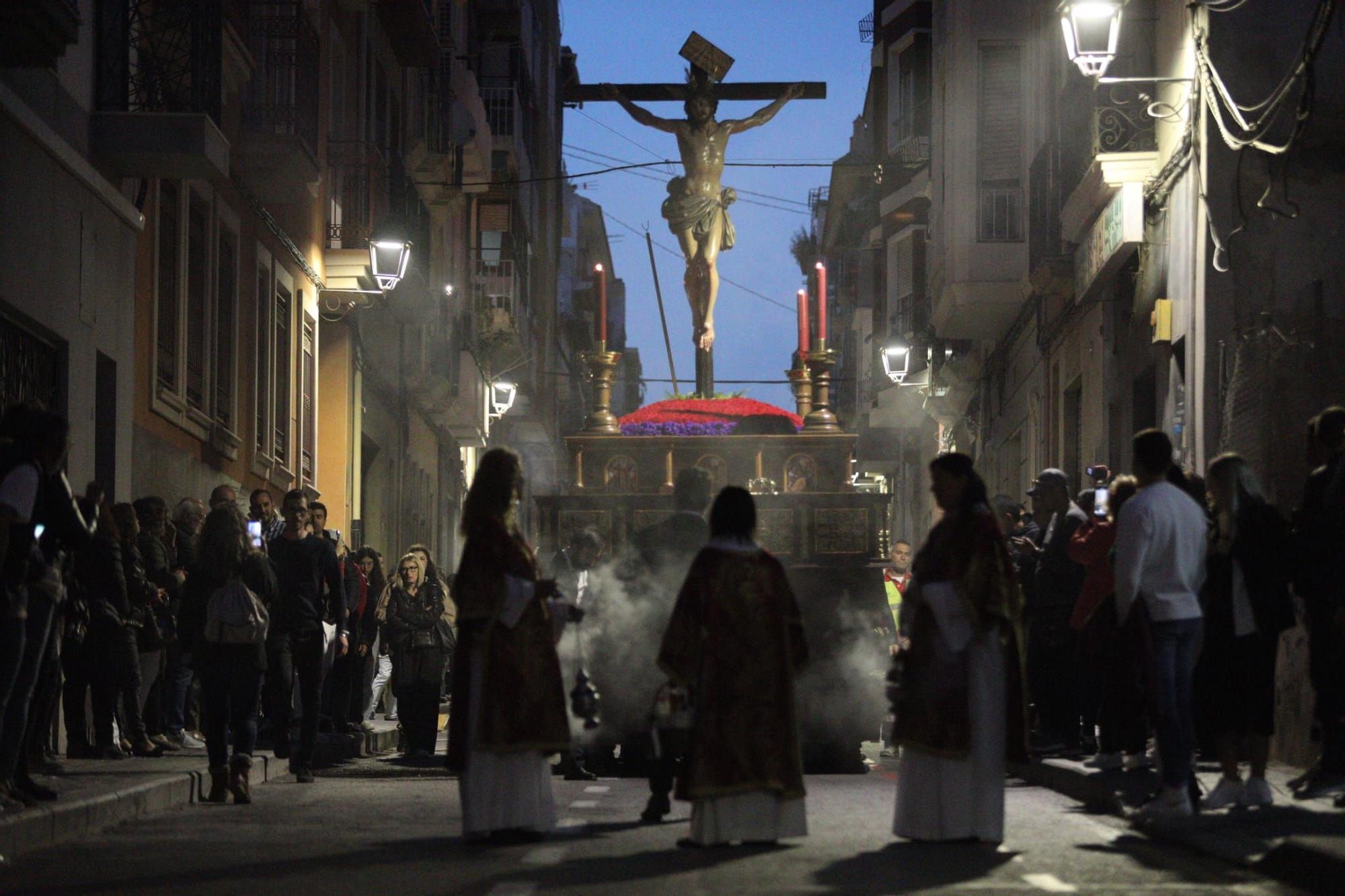 Pasión en el Viernes Santo de Alicante en la procesión del Santo Entierro