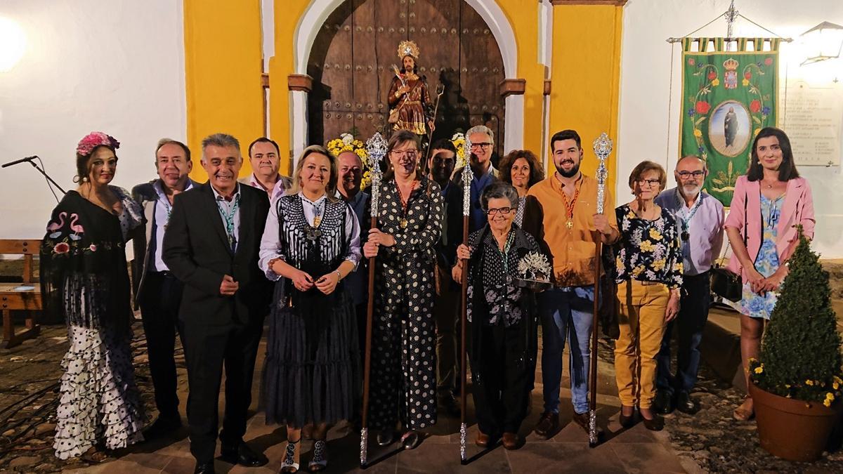 Foto de familia ante San Isidro Labrador