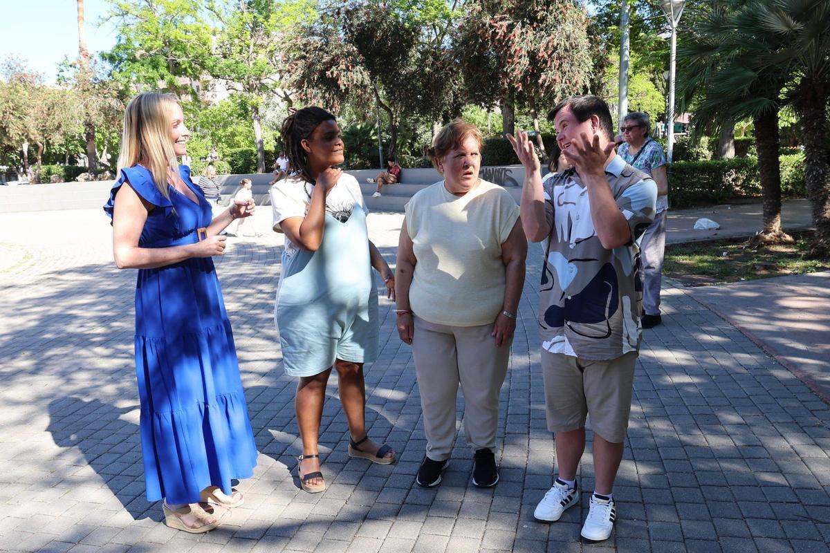 Una master class de modelaje en el Parque de la Paz, en imágenes