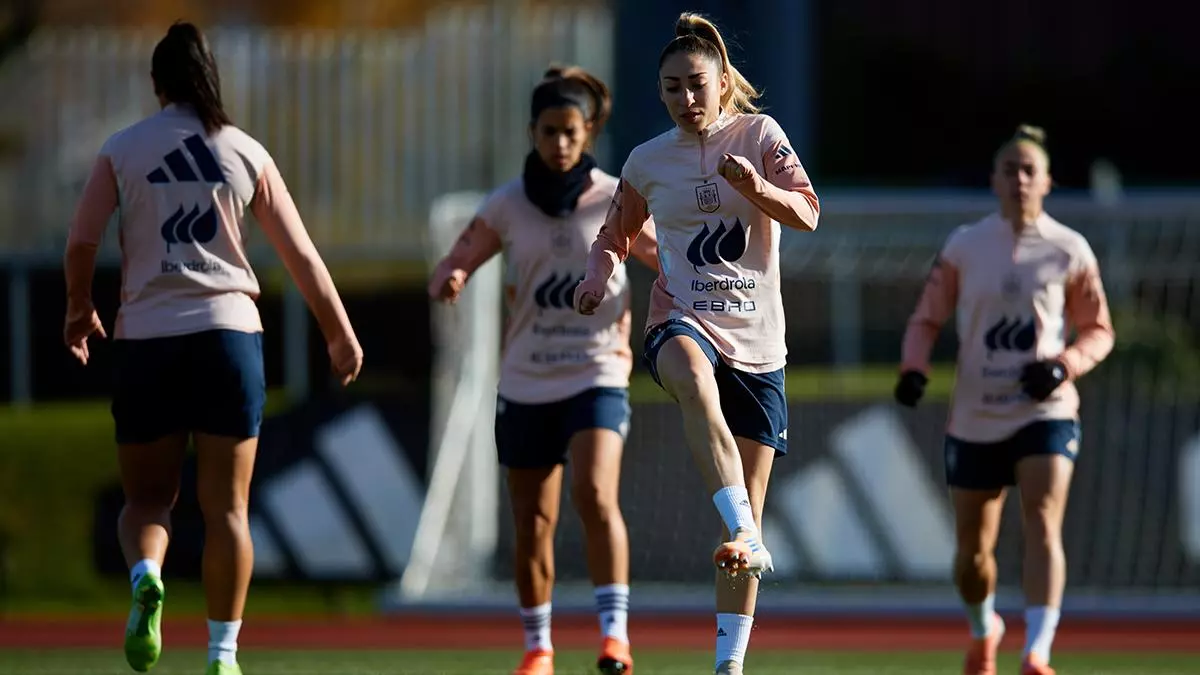 España completa la segunda sesión sin Jenni, Esther, Mapi León y Eunate Astralaga